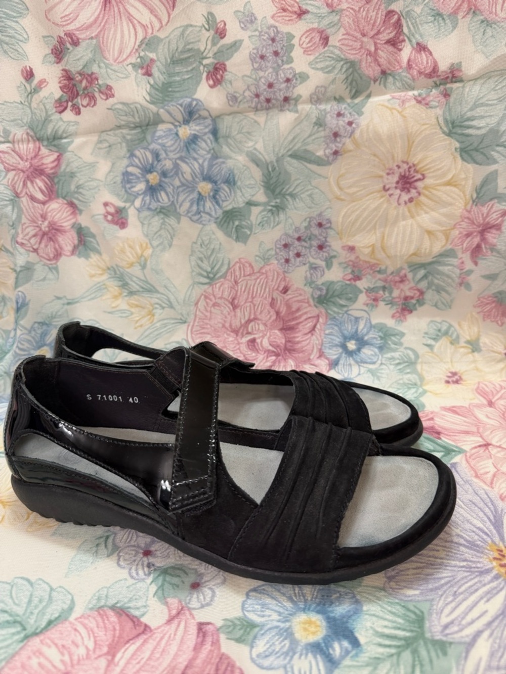 Naot Women’s Papaki nubuck black velvet Sandals Size 49 ladies 9 retail $180